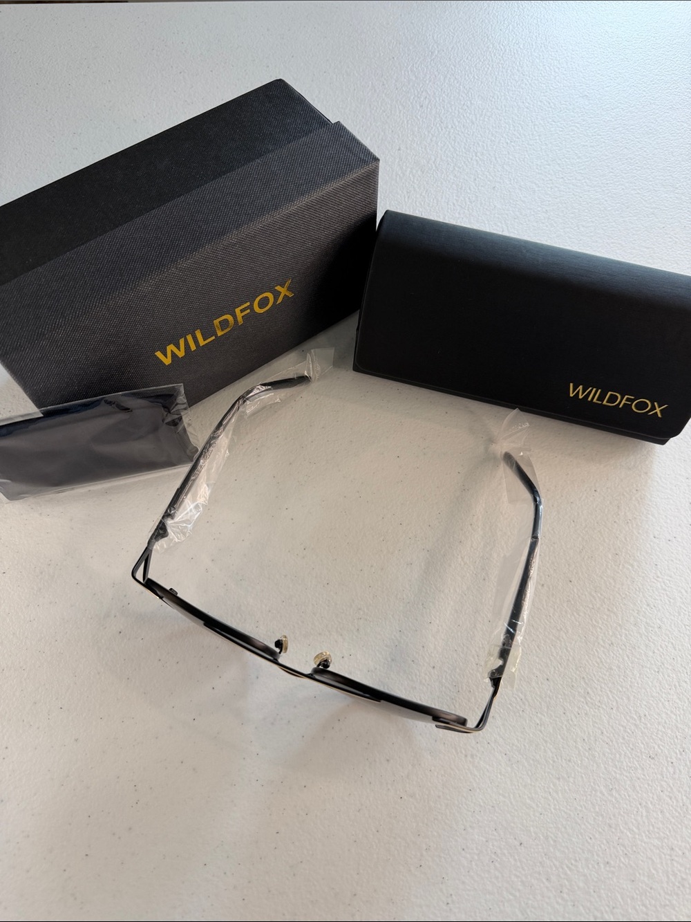 Wildfox Dynasty Oversized Aviator Black and Gold Sunglasses with Eyewear Case - Picture 13 of 15